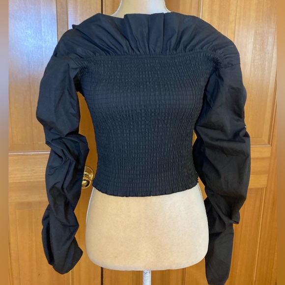 NWT, Lavishly Paris Women’s Off Shoulder Ruffle Trim Black Blouse. - Picture 4 of 16